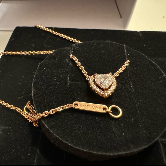 Brand New Pandora Sparkling Heart Collier Necklace. Rose Gold Plated - Picture 4 of 6